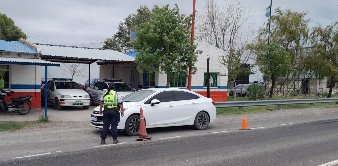 Los 6 detenidos en Chichinales circulaban con droga en un vehículo robado