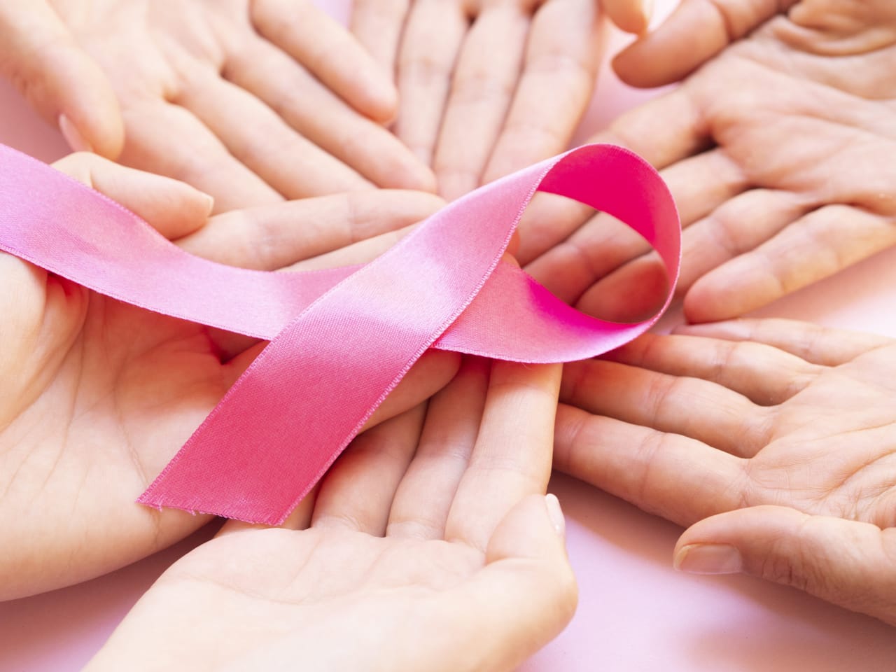 Charla sobre prevención y concientización del Cáncer de mama en Huergo