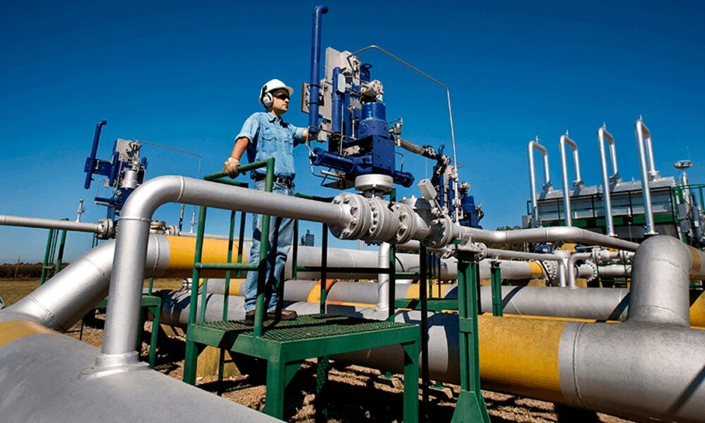 La industria del gas acuerda 45% de aumento por tres meses