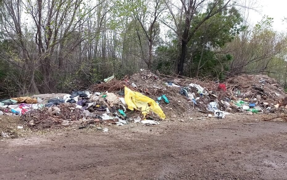 No aprenden: nuevamente arrojaron residuos en un sector que había sido limpiado