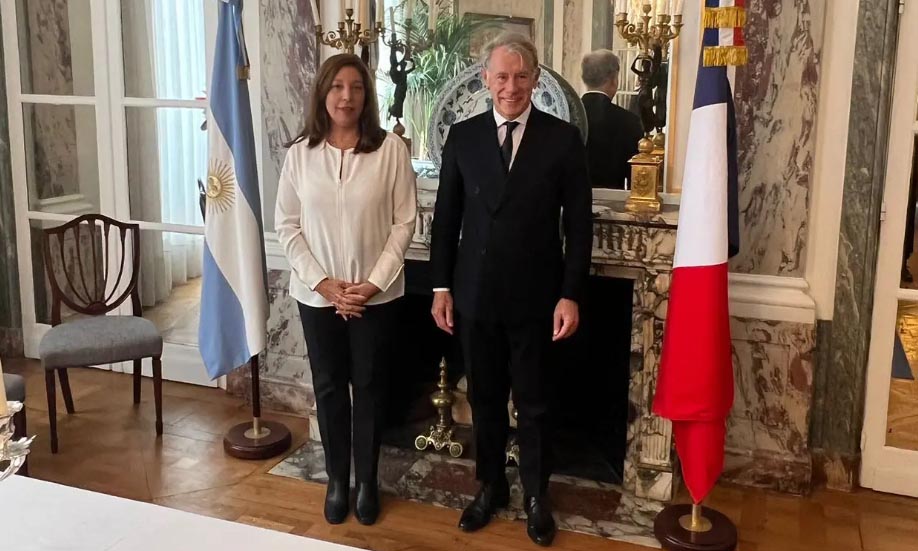 En París, Carreras se reunió con el Embajador Argentino en Francia