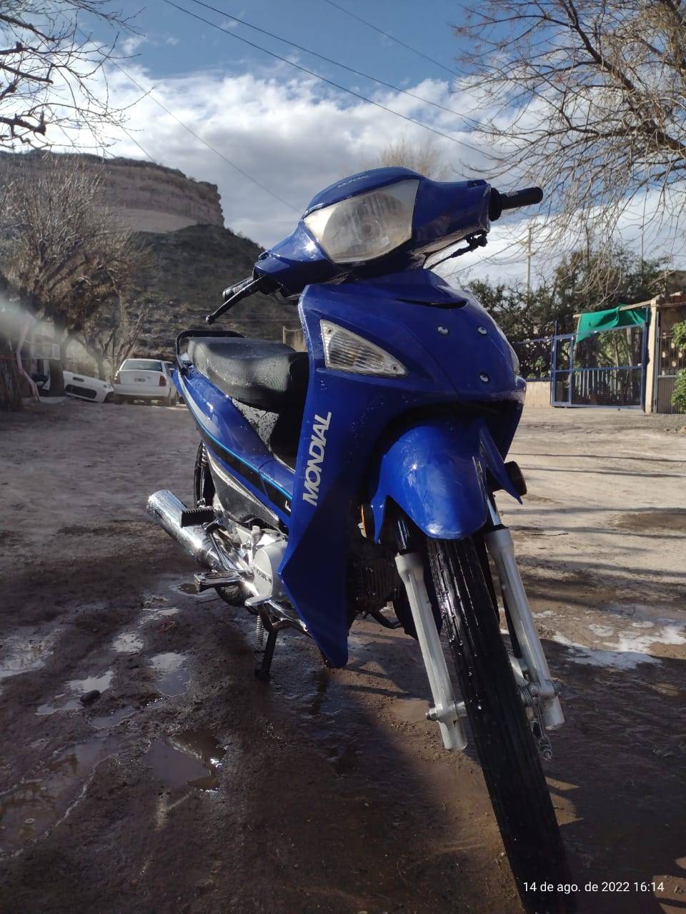 Mientras cenaba le robaron la moto en barrio Gardín