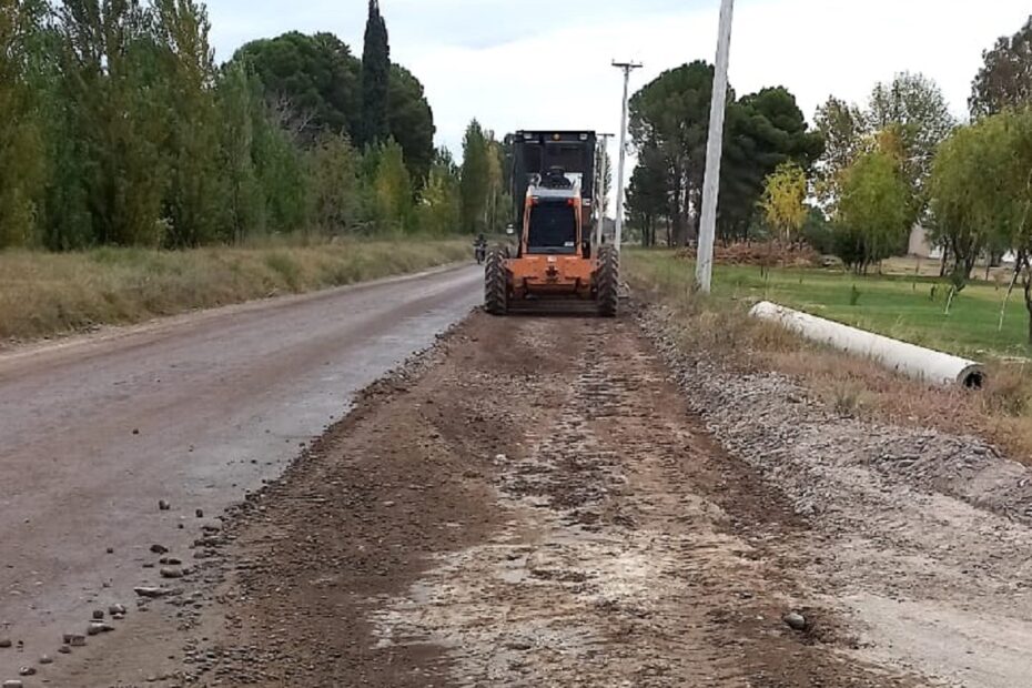 Desmalezamiento, reparación de calles y red de agua en Regina