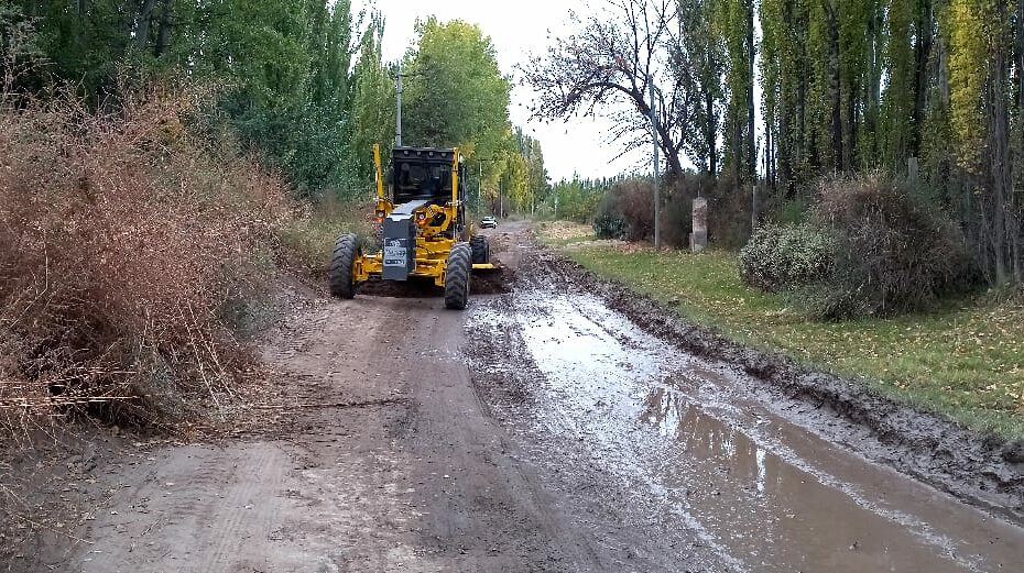 Trabajos de reparación de la calle rural N°19