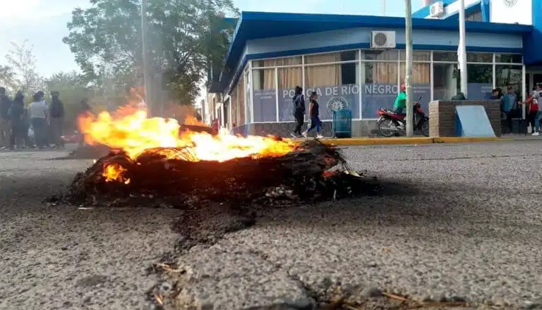 El bloque Frente de Todos insta al dialogo y a la calma en el conflicto policial