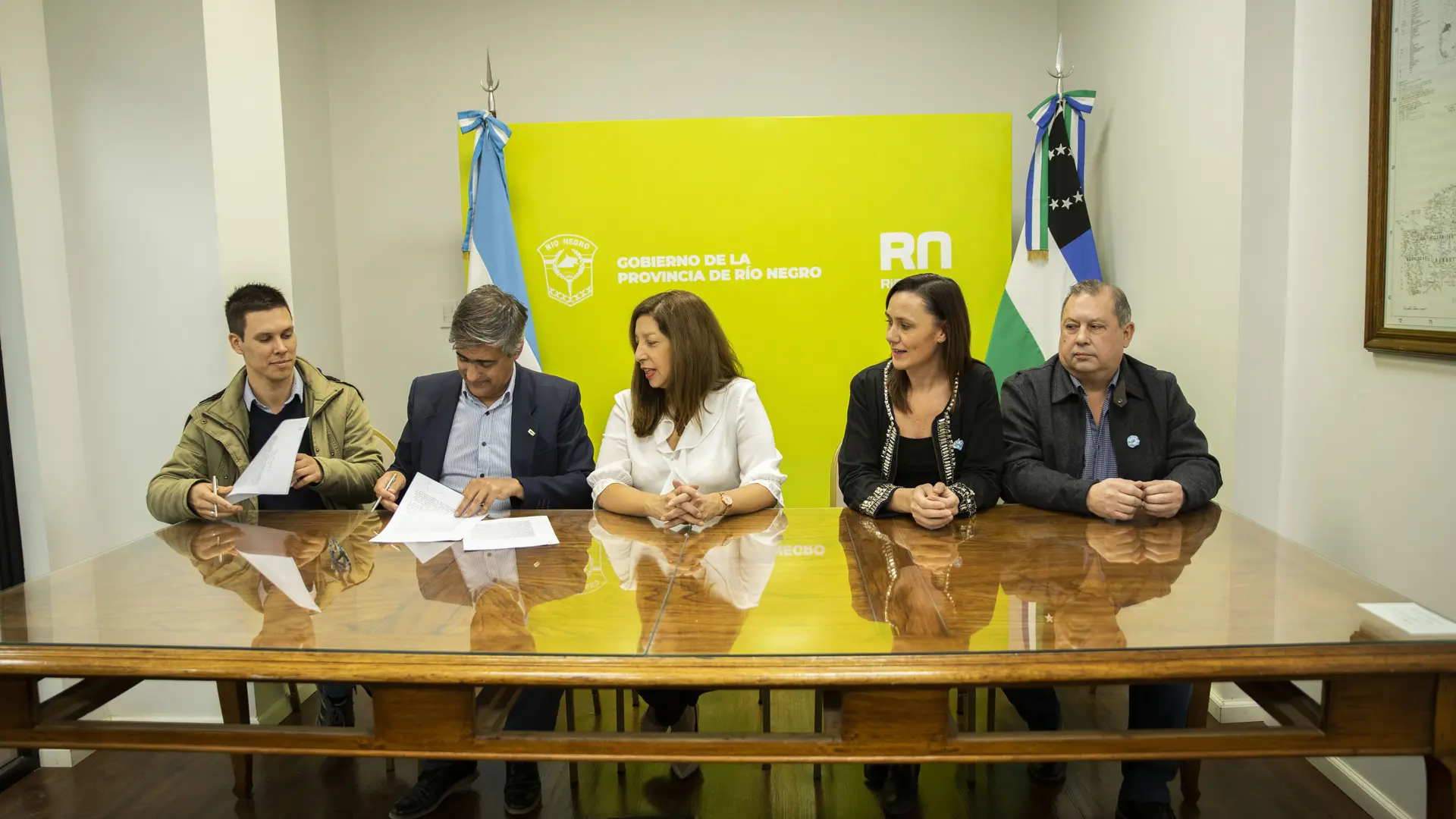 La Gobernadora firmó el contrato para la ampliación del Penal 2 de General Roca