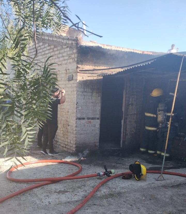 Un calefactor y una cortina iniciaron el incendio en la vivienda