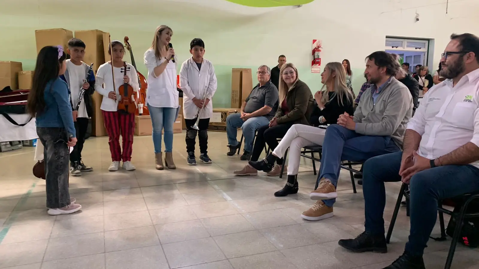 Educación entregó elementos musicales y deportivos en Alto Valle
