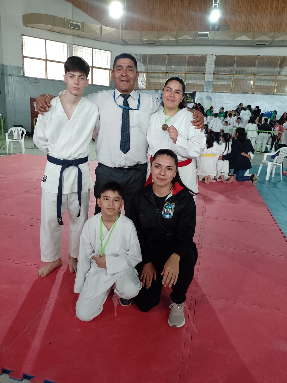 Destacada actuación de la Escuela Municipal de Karate de Chichinales