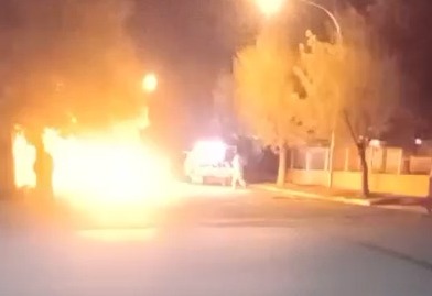 Incendios: una camioneta en Chichinales y una casa en Regina