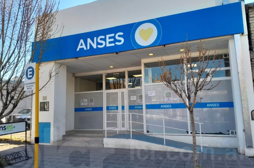 Continúa la atención de Anses en distintos puntos de la región