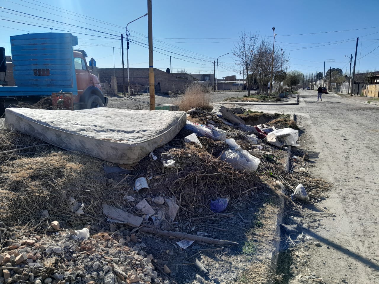 El bulevar del abandono: «Hasta colchones tiraron»