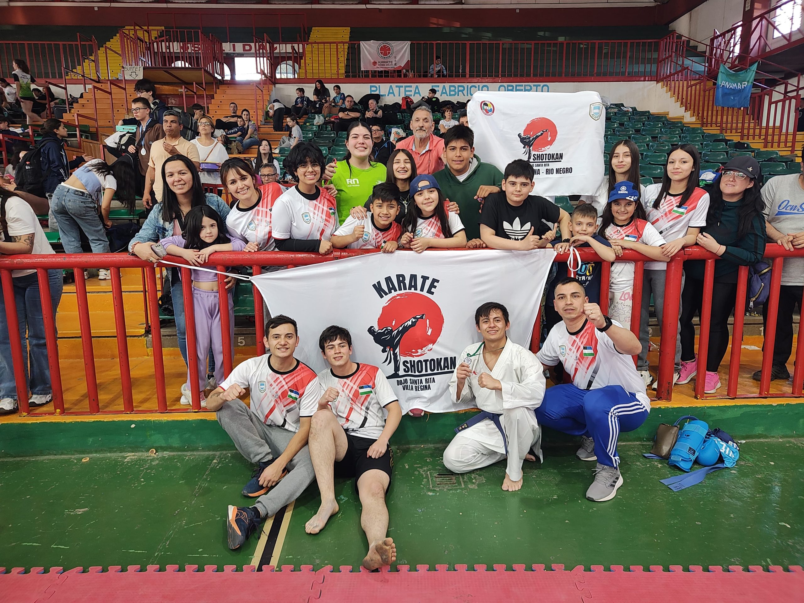 Escuela de Karate reginense compitiendo en Córdoba