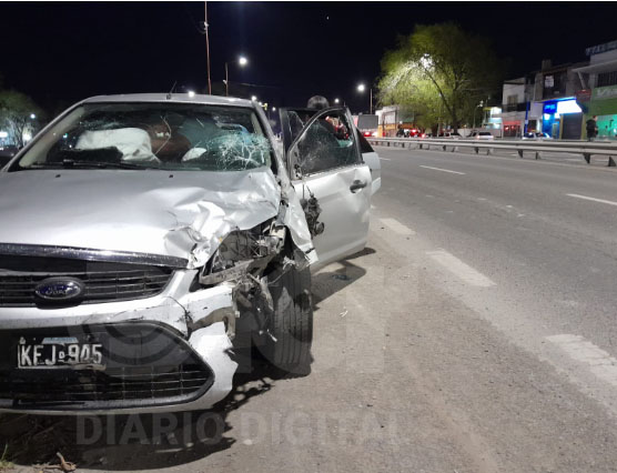 Choque en Ruta 22: graves lesiones para los jóvenes que viajaban en la moto