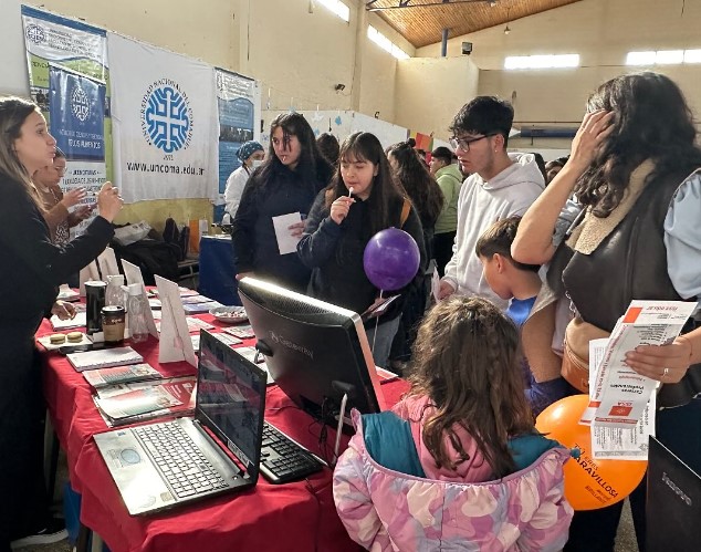 Con una marcada concurrencia se desarrolló la tercera edición de la Expo Carreras