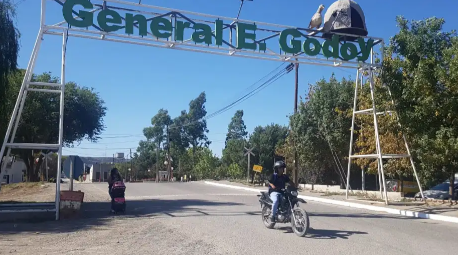 Junto al ministro de Gobierno, hicieron una recorrida de obras en marcha con financiamiento provincial