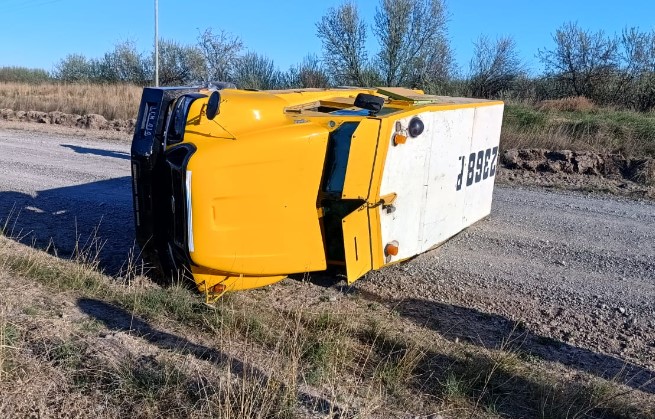 Volcó un camión de caudales camino a Valle Azul