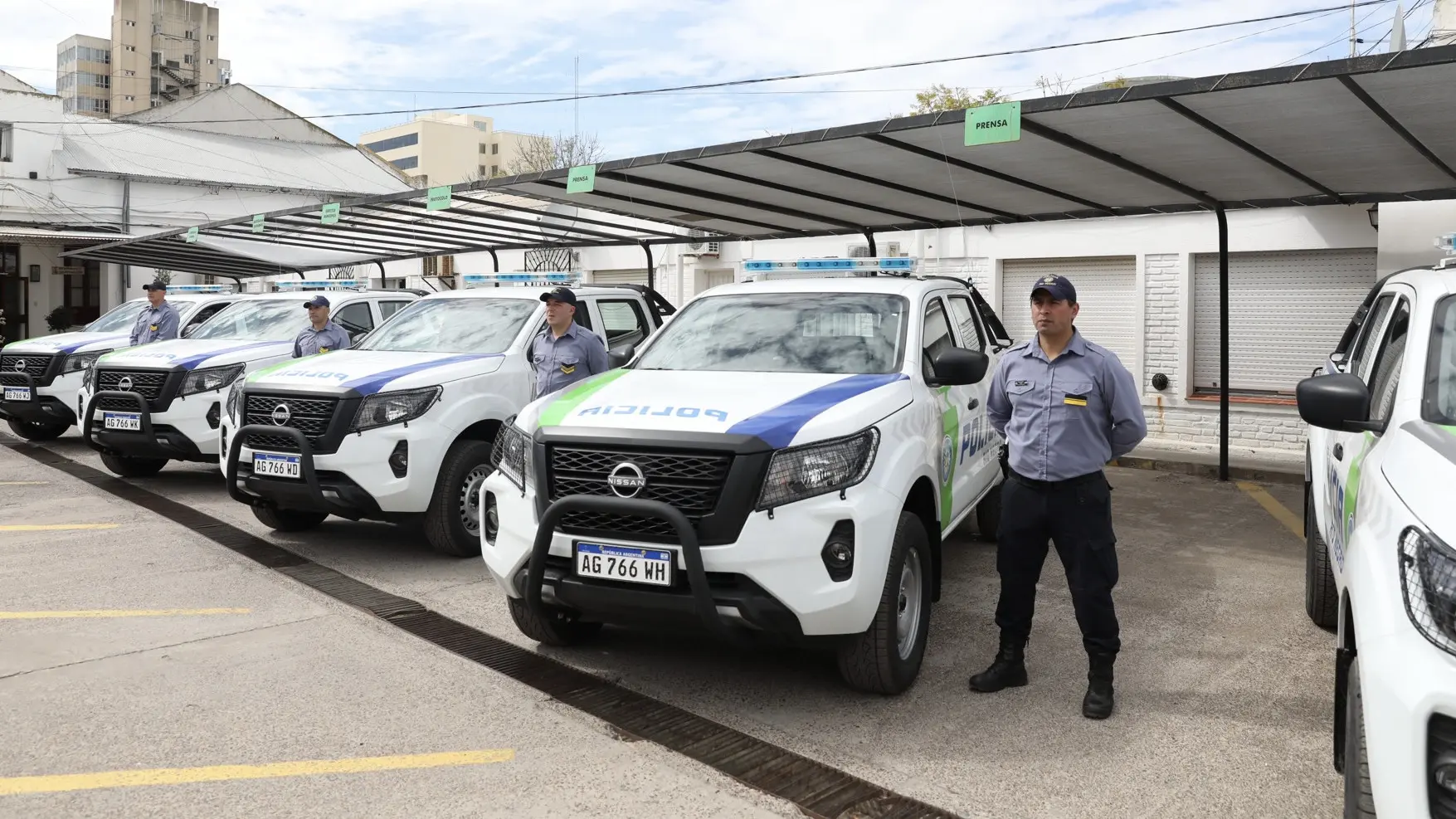 Weretilneck entregó diez camionetas a la policía: mirá a que ciudades fueorn destinadas