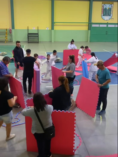 La escuela Municipal de Karate en Chichinales disfruta un nuevo piso