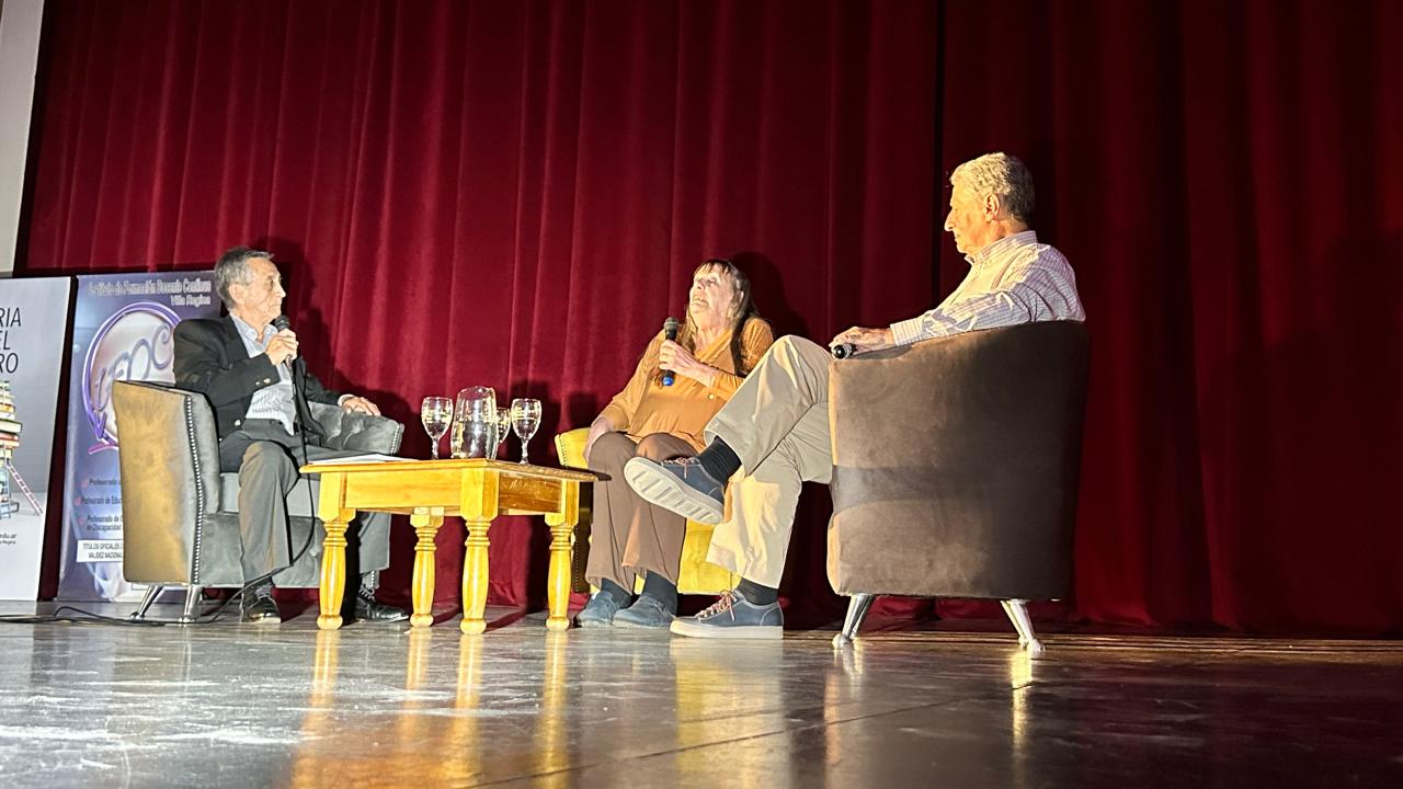 Con un ameno conversatorio comenzó la tercera edición de la Feria del Libro en Regina