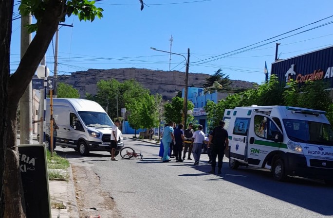 Chocan a una ciclista en avenida General Paz