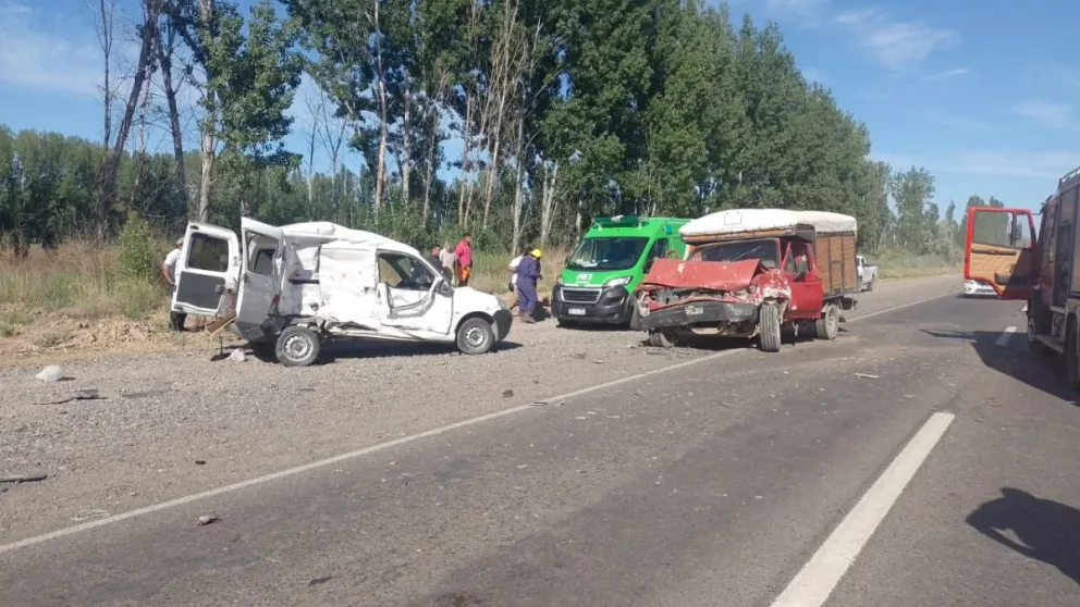 Choque en Ruta 22: cinco personas heridas, por un violento impacto a la altura de Cervantes