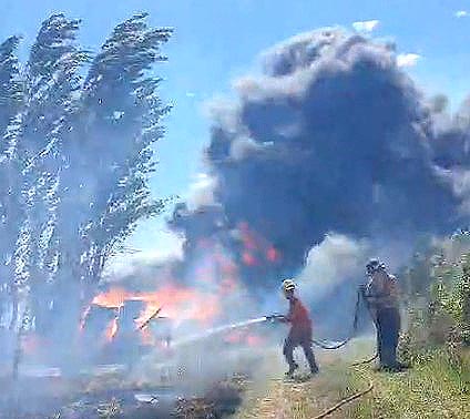 Chichinales: como consecuencia de un incendio intencional, por varias horas el humo fue importante