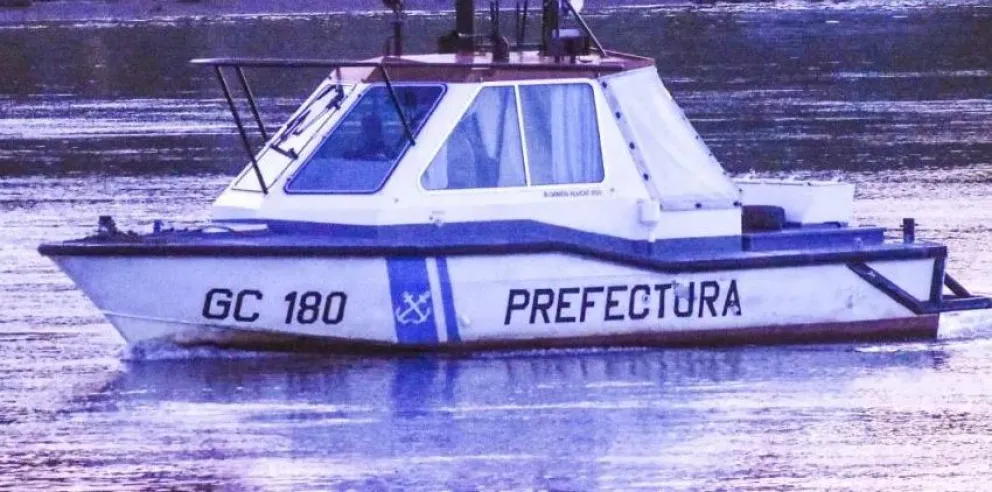 Buscan a dos personas que desaparecieron en el río Negro