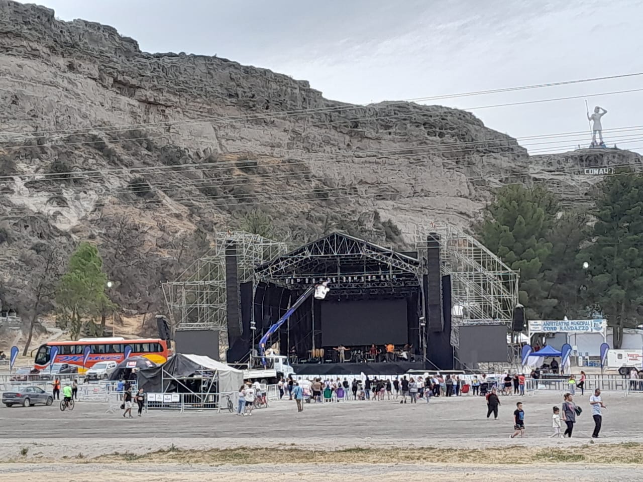 Prueba de sonido de La Konga: sólo los músicos en el escenario