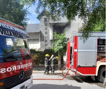 Video: rescatan a un hombre tras el incendio de su vivienda en Regina