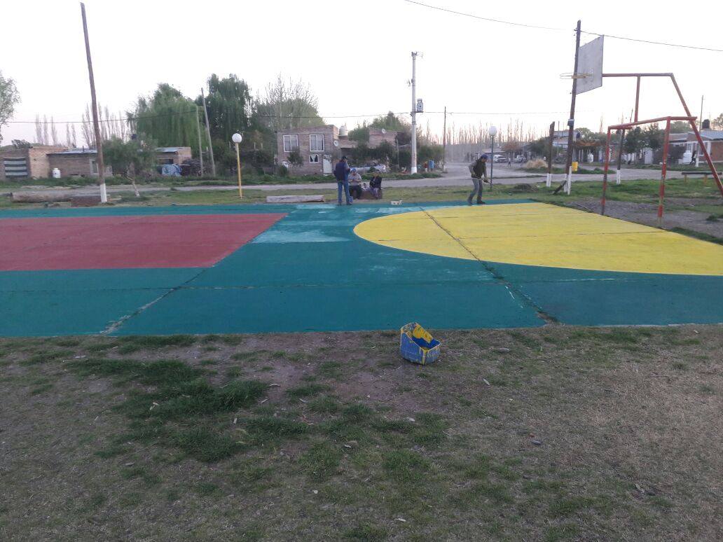 Vandalizaron el sistema de iluminación de un playón deportivo en Valle Azul